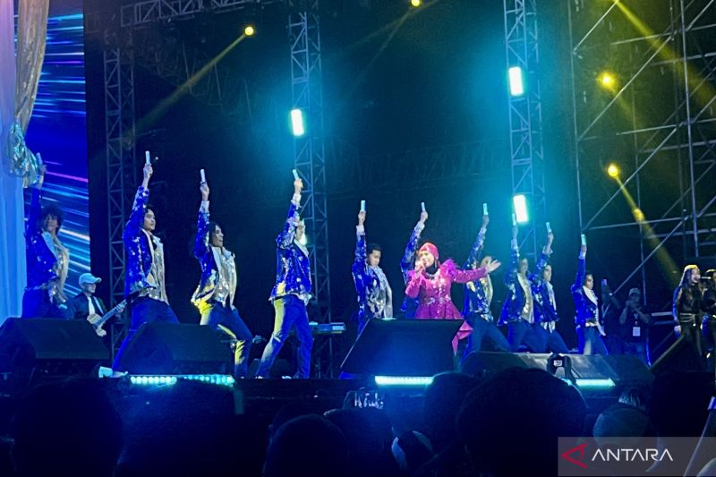 Elvy Sukaesih Memukau di Synchronize Fest 2024 Bersama Anak-anak