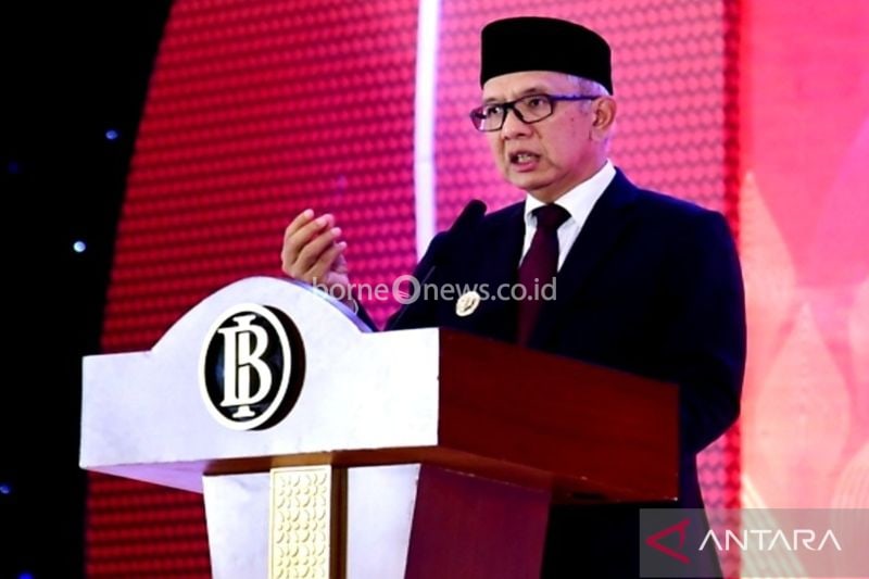 Penjabat Gubernur Gorontalo Rudy Salahuddin memberikan sambutan pada gelar wicara pengembangan ekosistem ekonomi kreatif berbasis digital di Kota Gorontalo, Sabtu (5/10). (ANTARA/HO-Haris)