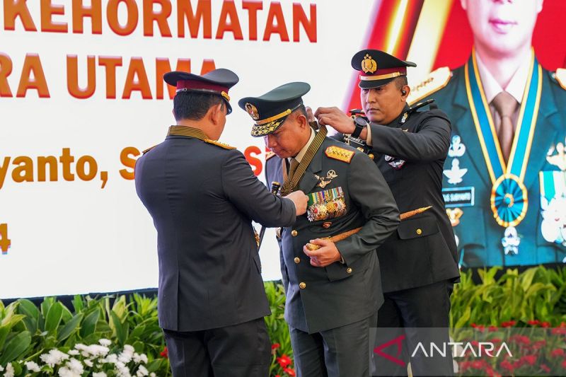 Peristiwa Hukum Penting di Indonesia, Penghargaan dan Kasus Narkoba