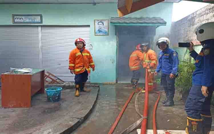 Kantin Sekolah MIN Sampit Hangus Terbakar