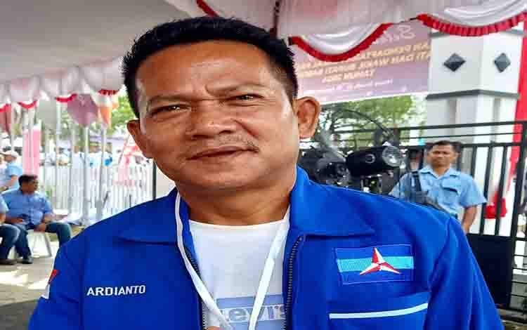 Anggota DPRD Barito Utara Apresiasi Disdik Serahkan 30 Sepeda Motor kepada Kepsek