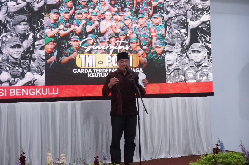 Arsip-Pelaksana tugas Gubernur Bengkulu Rosjonsyah dalam kegiatan sinergitas TNI Polri. ANTARA/HO-Media Center Provinsi Bengkulu