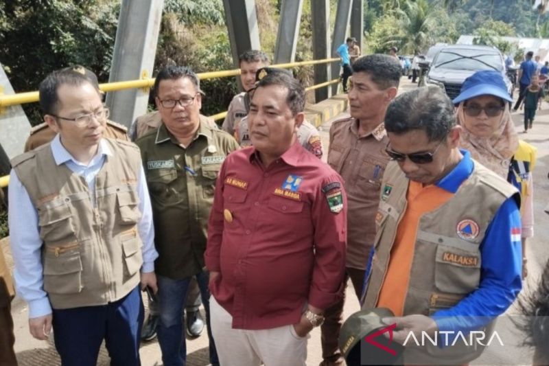 Peningkatan Jalan di Pesisir Selatan Dukung Akses Petani ke Pasar