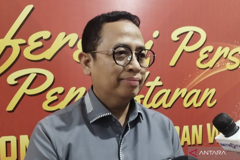 Anggota Bawaslu RI Puadi usai meninjau proses pendaftaran pasangan calon untuk Pilkada di Kantor KPU Sumatera Utara, Medan, Sumatera Utara, Kamis (29/8/2024). ANTARA/Bagus Ahmad Rizaldi