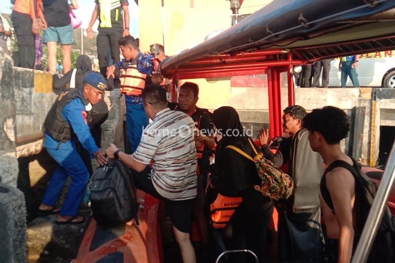 Tim SAR Evakuasi 28 Penumpang Speedboat Tenggelam di Labuan Bajo