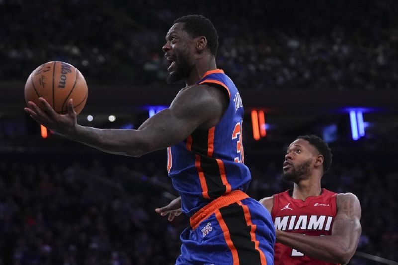 Pemain Minnesota Timberwolves yang baru pindah dari New York Knicks, Julius Randle. ANTARA/AFP/MITCHELL LEFF