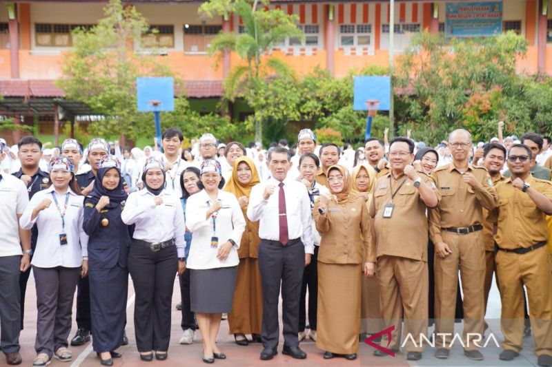 Kemenkeu Mengajar IX Tingkatkan Literasi Keuangan Pelajar di Pontianak