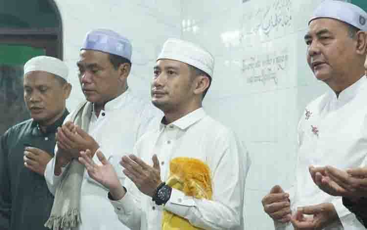 Fairid - Zaini Safari Masjid dan Salat Subuh Berjamaah di Masjid Al-Falah Palangka Raya