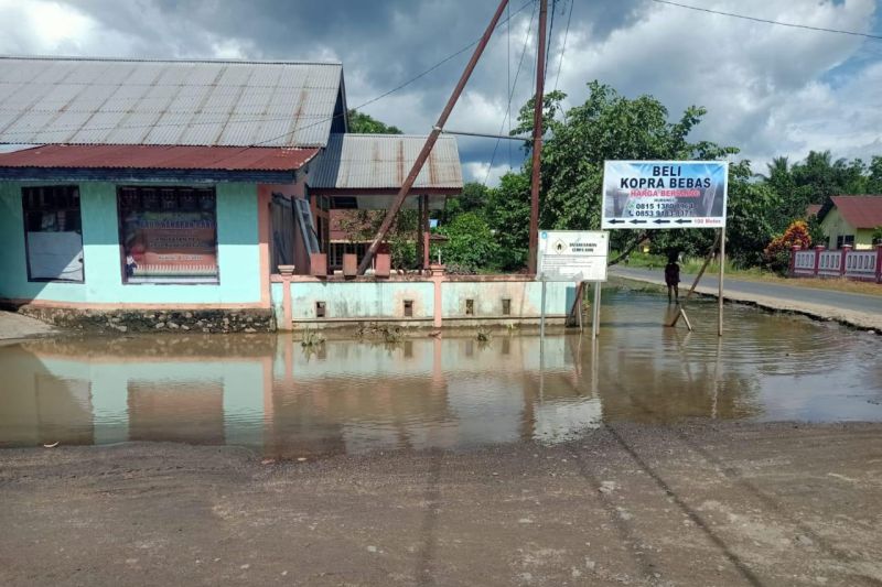 Polres Halut Tindak Lanjuti Banjir dengan Penyaluran Bantuan