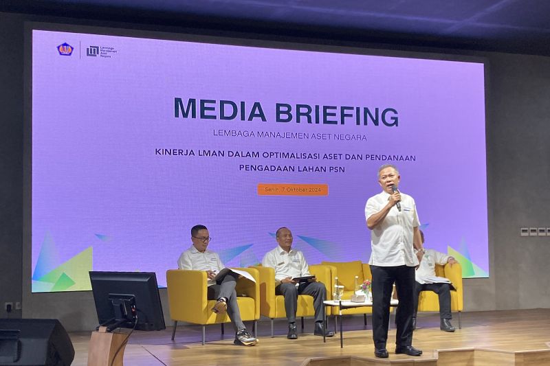 Direktur Utama LMAN Basuki Purwadi saat taklimat media di Jakarta, Senin (7/10/2024). ANTARA/Imamatul Silfia