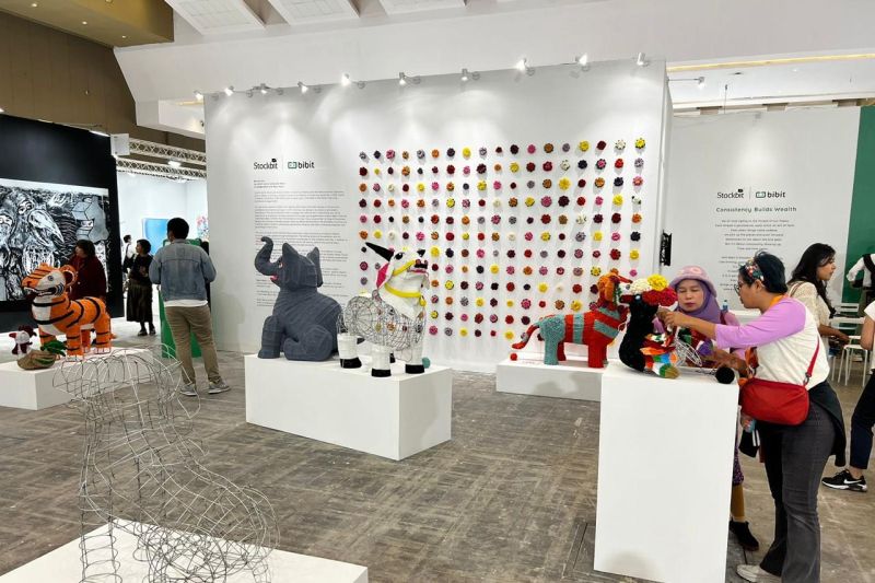 Bibit.id Tampilkan Karya Seni Knit by Knit di Art Jakarta 2024