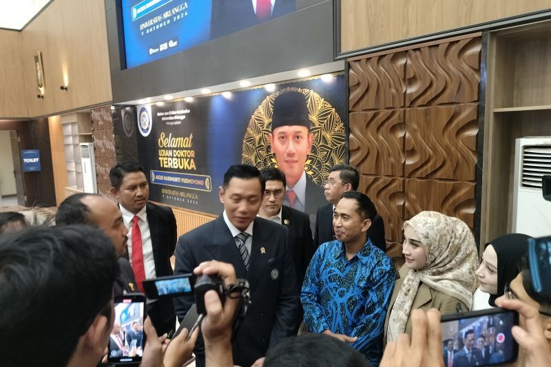 AHY Selesaikan Ujian Doktor di Universitas Airlangga, Siap Berkontribusi