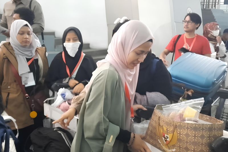 20 WNI dan 1 WNA dari Lebanon Kembali ke Tanah Air dengan Aman