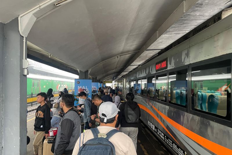 Kenaikan Penumpang Kereta Api Jarak Jauh di Stasiun Malang