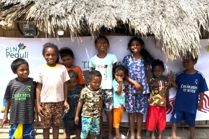 PLN Terangi Kampung Adat Keka di Flores Timur, Warga Bersyukur