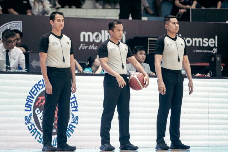 Manajemen IBL bekerjasama dengan Pengurus Pusat Persatuan Bola Basket Seluruh Indonesia (PP Perbasi) menggelar seleksi khusus wasit liga. (ANTARA/HO-IBL)