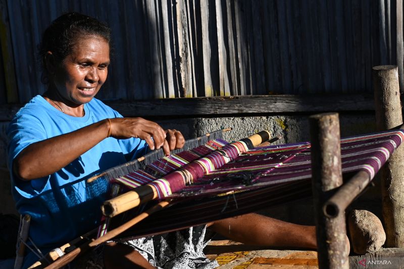 Kebangkitan Ekonomi Masyarakat NTT melalui Tenun dan Peternakan
