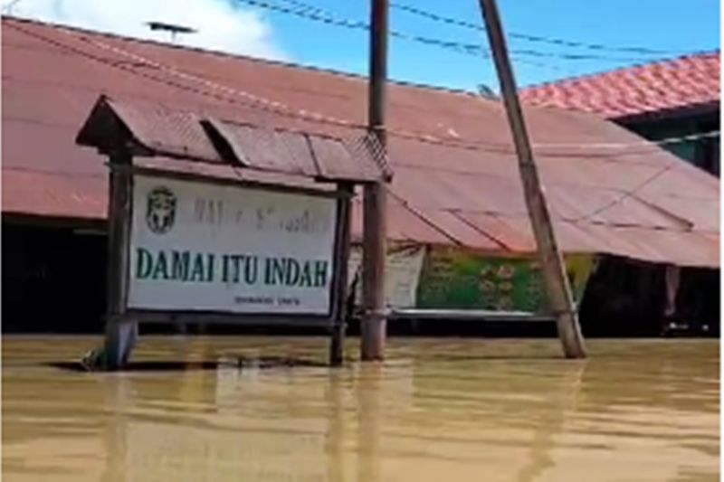 Koordinasi BPBD dan Camat Long Pahangai Atasi Banjir Satu Meter