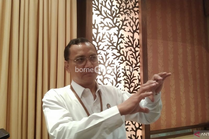 Arsip - Deputi Bidang Kebijakan Pembangunan BRIN Mego Pinandito diwawancarai awak media di sela peluncuran ekspedisi bersama Indonesia-OceanX di Nusa Dua, Kabupaten Badung, Bali, Rabu (15/5/2024). (ANTARA/Dewa Ketut Sudiarta Wiguna)
