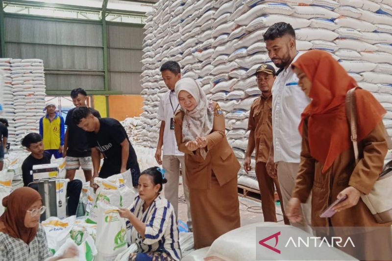 Pemkot Cirebon Salurkan Beras untuk 38.867 Keluarga Penerima Manfaat