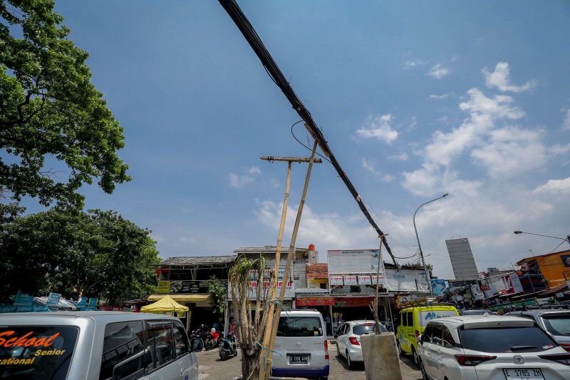 Pemkot Bandung Targetkan Bebaskan Tiga Ruas Jalan dari Kabel Udara
