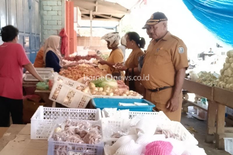 Pejabat Biak Numfor Cek Stok dan Harga Bahan Pokok Ditekan Inflasi