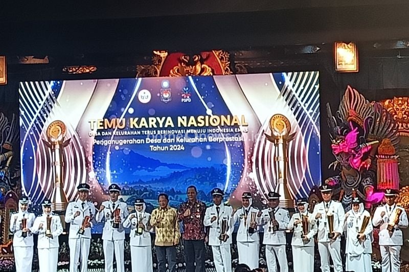 Mendagri Berikan Penghargaan Upakarya Wanua Nugraha untuk Kepala Daerah