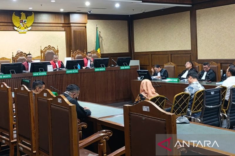 Reyna Usman bantah terima suap Rp3 miliar dalam kasus TKI