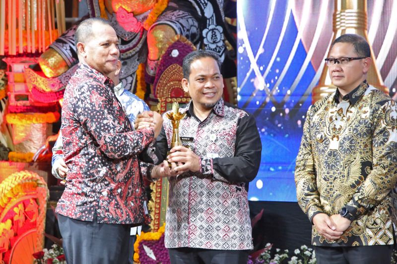 Penjabat Wali Kota Tangerang Raih Penghargaan Bina Kelurahan