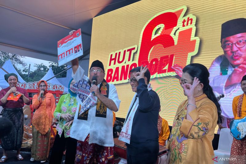 Pramono Anung Beri Kado Unik di HUT ke-64 Rano Karno