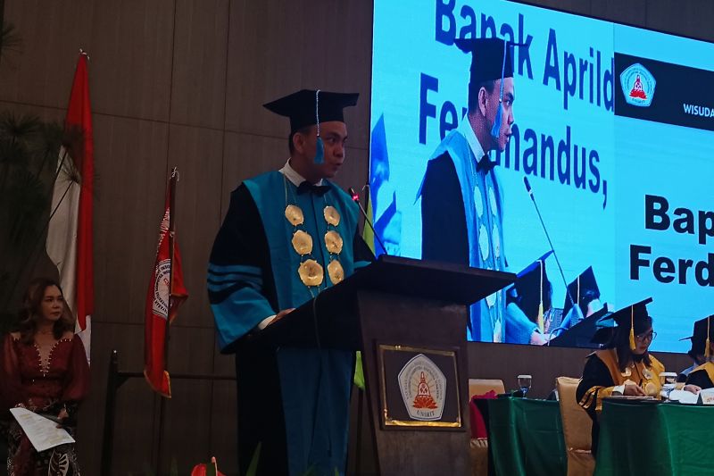 Universitas Sariputra Indonesia Tomohon Wisuda 120 Mahasiswa Berprestasi
