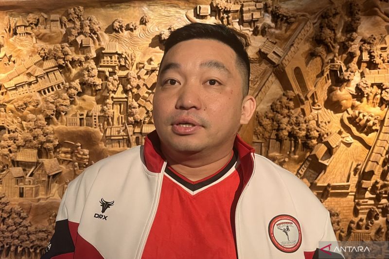 Ketua Umum Pengurus Besar Persatuan Tarung Campuran Indonesia (PB Pertacami) Tommy Paulus Hermawan berbicara soal penyelenggaraan GAMMA 4th MMA World Championship 2024 dalam temu media di Banten, Selasa (8/10/2024). (ANTARA/Arindra Meodia)