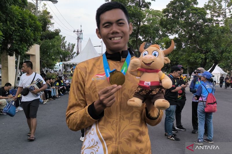 Atlet Dimas Ubaidillah raih emas di lompat jauh T11 Peparnas 2024