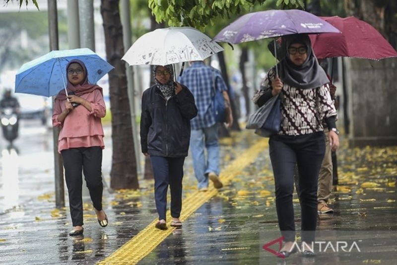 Cuaca DKI Jakarta, Hujan Ringan hingga Petir Rabu Malam