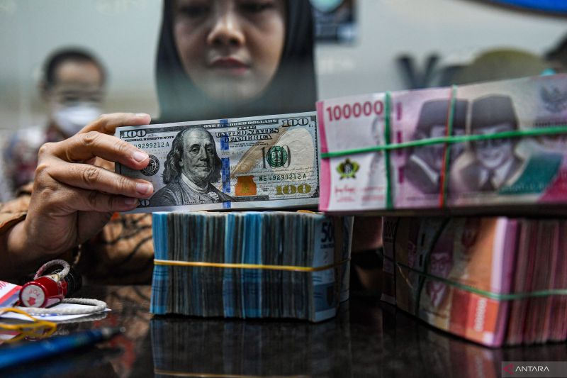 Rupiah Menguat Menjelang Rilis Notulen Rapat The Fed
