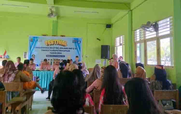 Festival Tunas Bahasa Ibu di Kapuas Diikuti 104 Peserta dari SMP dan SD