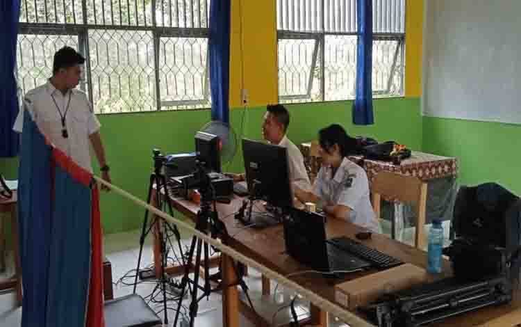 Dinas Dukcapil Kapuas Jemput Bola Rekam KIA di SMP Islam Terpadu Babussalam