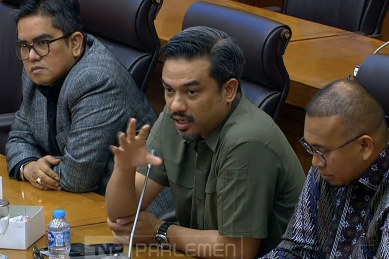 Anggota DPR RI Maman Abdurrahman saat menghadiri rapat di Kompleks Parlemen, Jakarta, Rabu (9/10/2024). (ANTARA/HO-DPR)