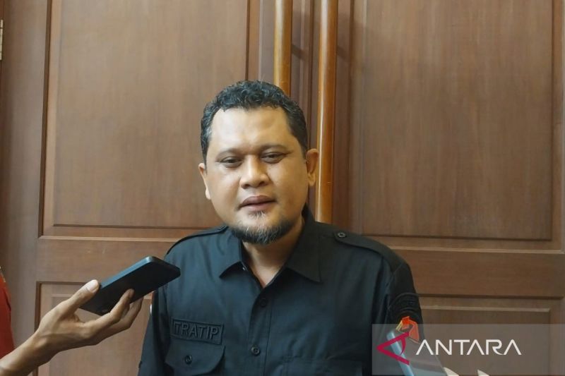 Ketua Bawaslu Nusa Tenggara Barat (NTB), Itratip. (ANTARA/Nur Imansyah).