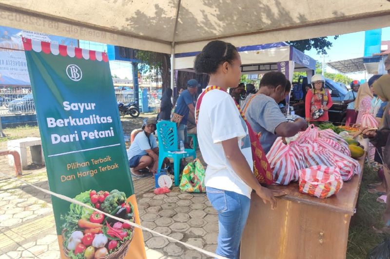 Gerakan pasar murah salah satu upaya dalam menjaga stabilitas harga di Tanah Papua (ANTARA/HO- Bank Indonesia Papua)
