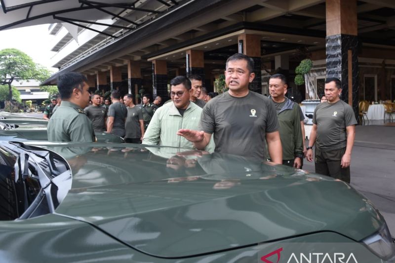Penyerahan Kendaraan Dinas TNI AD untuk Tingkatkan Kinerja Pasukan