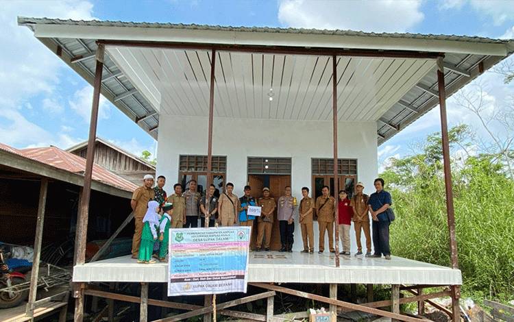 Tim Monev DD Kecamatan Cek Pembangunan Posyandu Desa Lupak Dalam