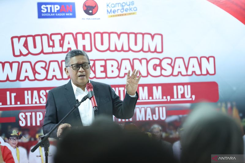 Sekjen PDIP Bangga Mahasiswa Papua Kuliah di STIPAN