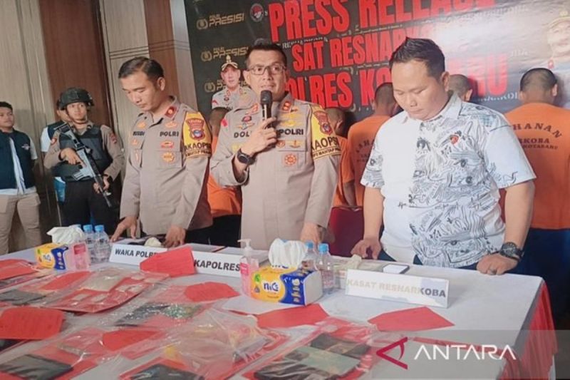 Polres Kotabaru Tangkap 12 Tersangka Kasus Narkoba, Sita 196 Gram Shabu
