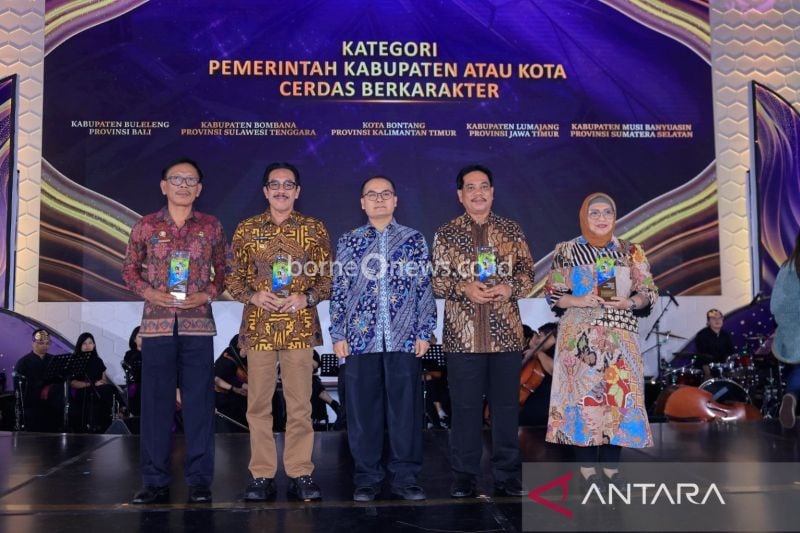Bombana Raih Penghargaan Kabupaten Cerdas Berkarakter 2024