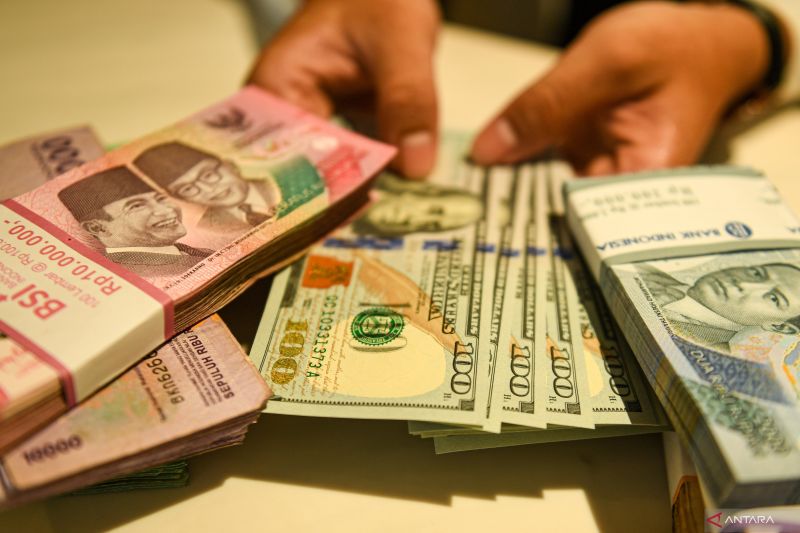 Rupiah Melemah Setelah Rilis Notulen FOMC dan Antisipasi Inflasi