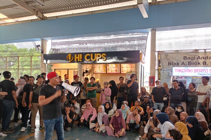 Pedagang JPM Pasar Tanah Abang Protes Kenaikan Sewa Kios