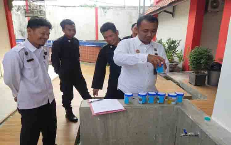 Serius Berantas Narkoba, Lapas Sampit Gelar Tes Urine Terhadap Pegawai