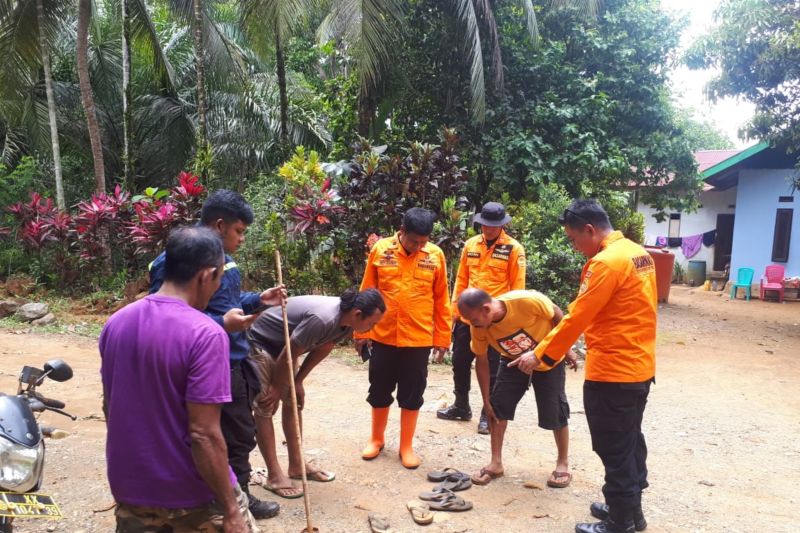 Upaya Tim SAR Basarnas Kendari Cari Lansia Hilang di Konawe Utara