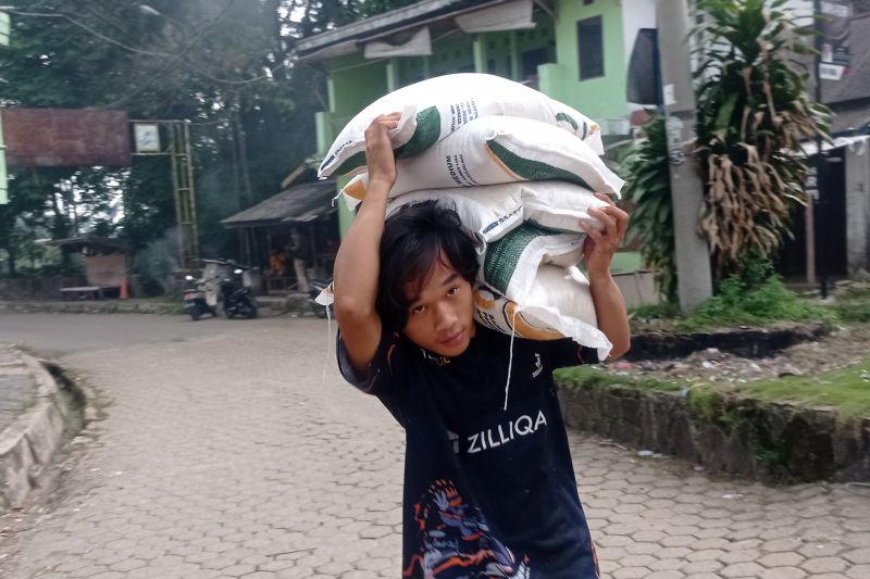 Bantuan Beras 10 Kg untuk Warga Berpenghasilan Rendah di Lebak